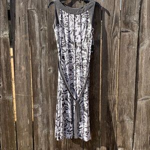 Gray and white sleeveless midi dress